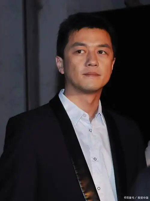 泪洒直播间!李亚鹏十年还债泪崩,网友神评论点燃讨论