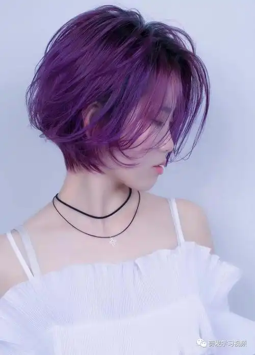 春季人气发型 " 短烫发 " 最火_头发