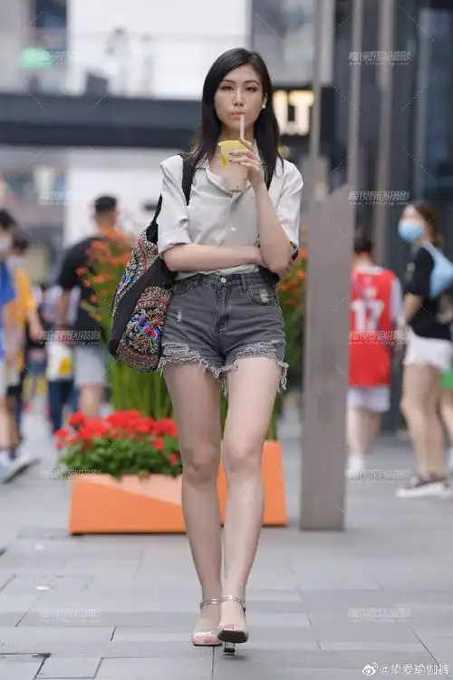 街拍##美女街拍##时尚穿搭