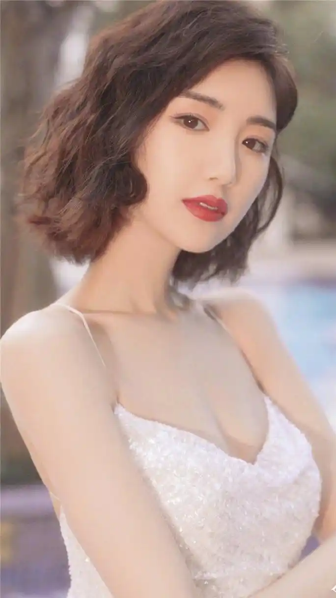 毛晓彤,白色仙女裙