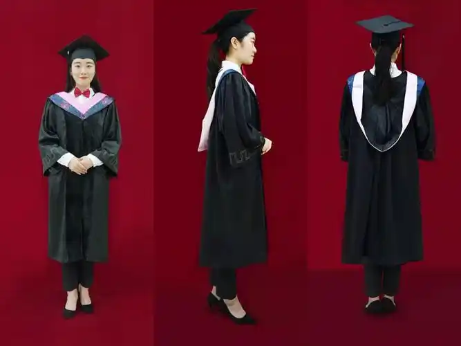 学位服穿戴方法摸帽尖:学位帽帽尖朝前,系带位于脑后正中,帽顶应与