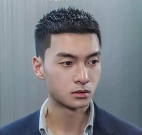 2021最受欢迎的男生发型(2021年男士最热门发型)(图8)