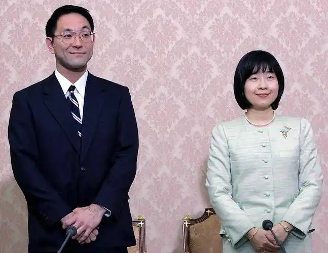 天皇与美智子皇后惟一的女儿纪宫公主与东京市政府官员黑田庆树订婚