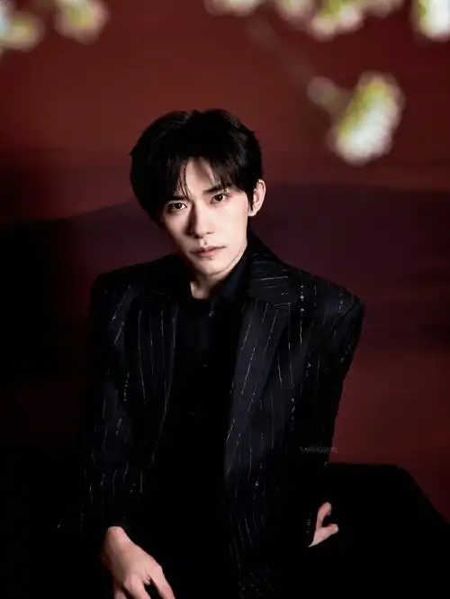 易烊千玺‖《不辞星海》