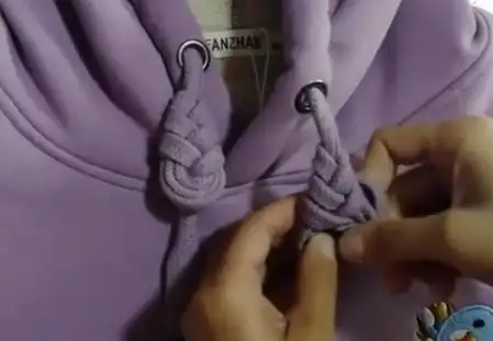 常见打结法 蝴蝶扣打结法  1.将绳子绕成一个小扣