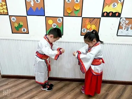 古代人见面的礼仪,双手作揖