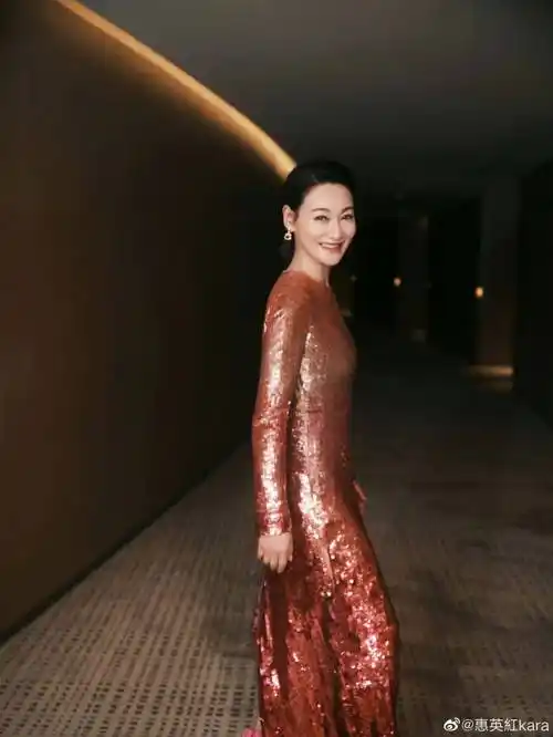 63岁三度爆红,她的泳装生图秒了整个内娱_惠英红_宋佳_马丽