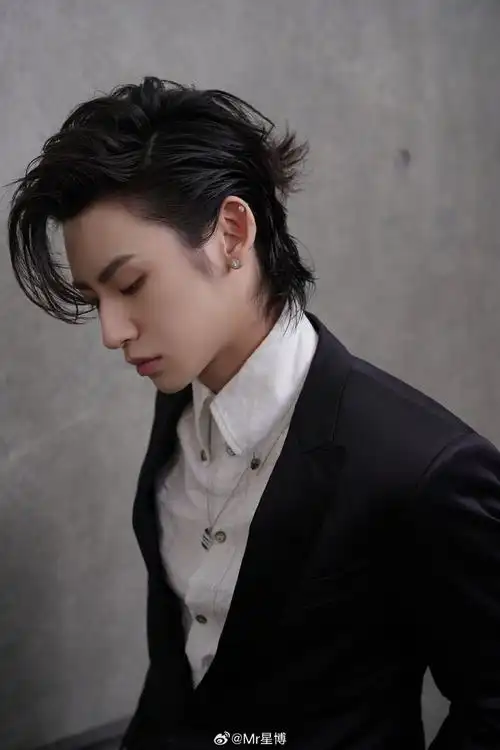 小鬼今天的红毯贴了牙钻##小鬼elle红毯复古buff叠满