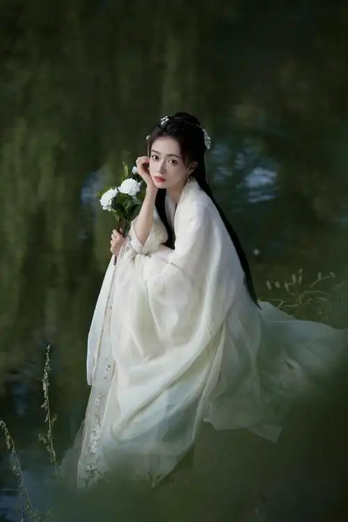 吴谨言白衣古风造型##吴谨言白衣古风大片#仙气飘飘的吴谨言,白侣