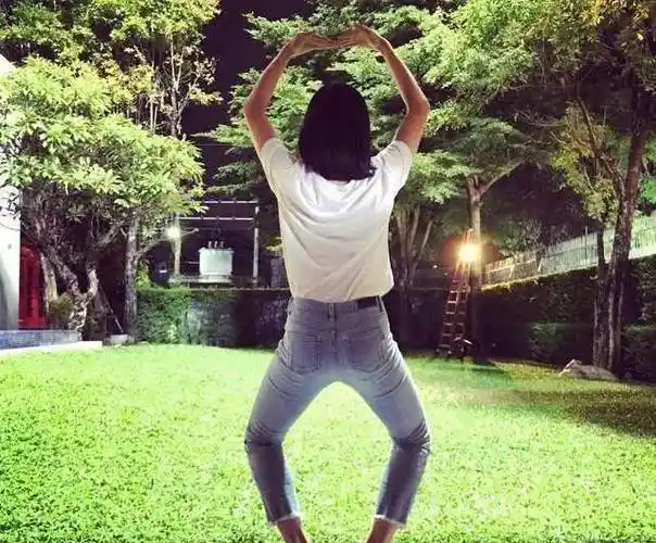 宋茜穿着运动裤现身,笑起来的样子可以看出胖了!_黑色_男朋友_款式