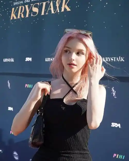 【纬度花边】|乌兹别克斯坦嫩模elina_公众_灵气_elina