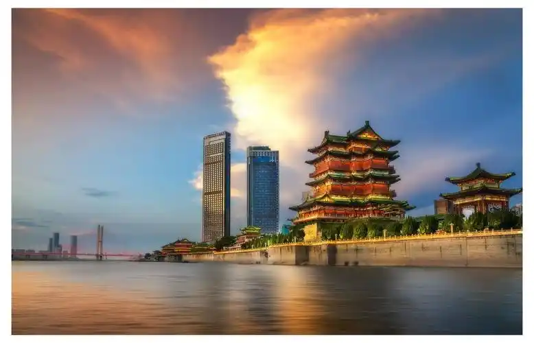 它是江南三大名楼之一也是南昌的地标