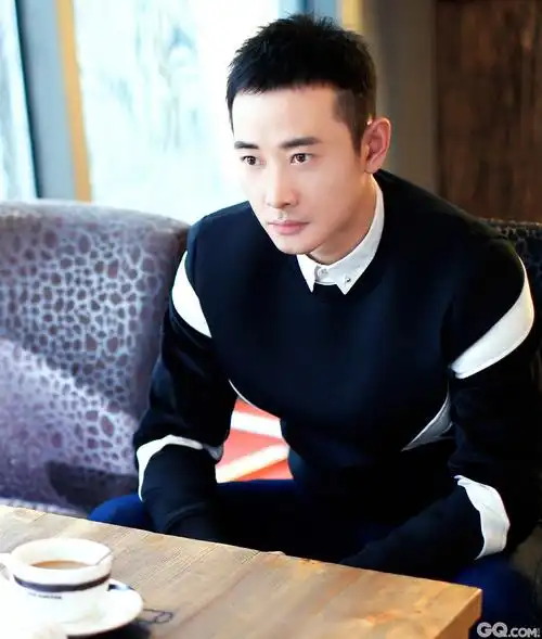 最近,演员罗晋因饰演热播剧《克拉恋人》中的男二号雷奕明爆火.