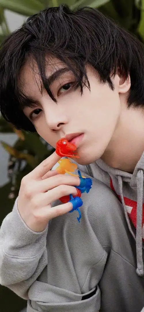 华晨宇美貌大赏#分享一个帅气迷人又有趣的小学生@华晨宇yu#2024