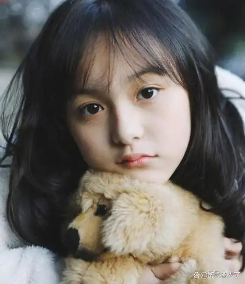 刘楚恬:2岁出道年入百万,因长相甜美被禁止整容,如今冰清玉洁