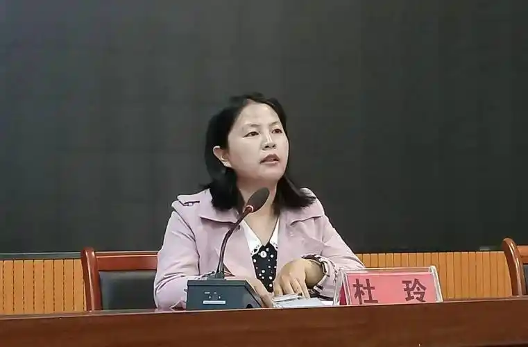 体局副局长杜玲同志要求各校严抓校园食品安全及学校食堂燃气安全工作