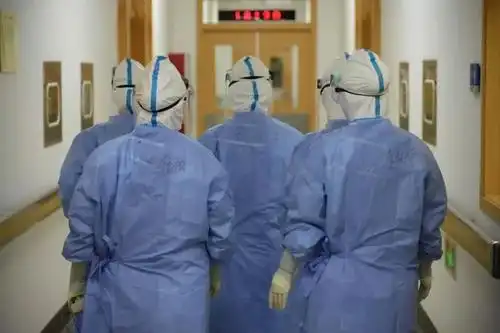 战疫无可惧温情影随行医学影像学院学生党员硬核声援抗疫前线