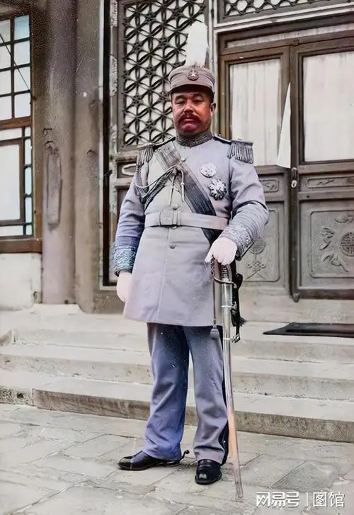 老照片1912年北京街头景象满族女子风姿绰约袁世凯威风八面