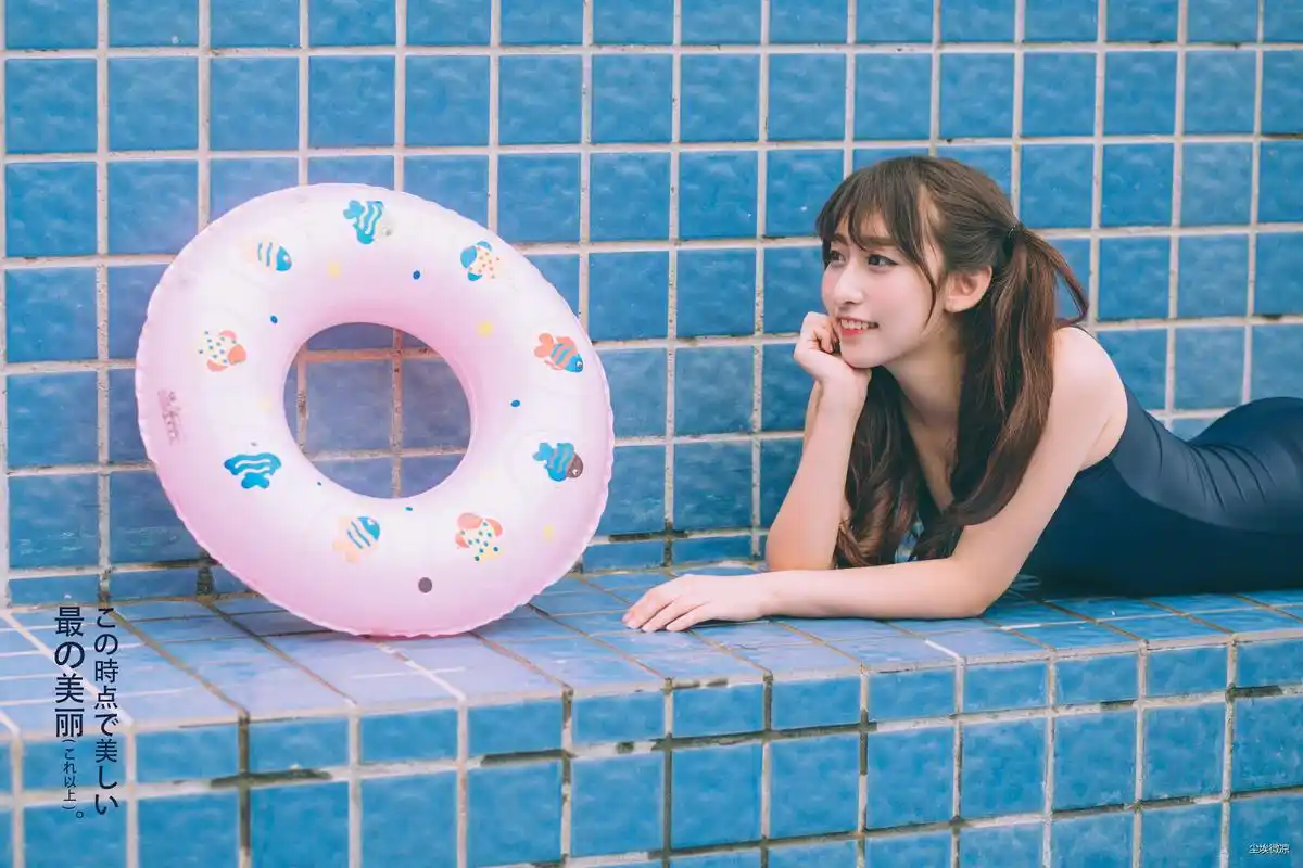 双马尾美少女露沟泳装清纯写真电脑桌面壁纸