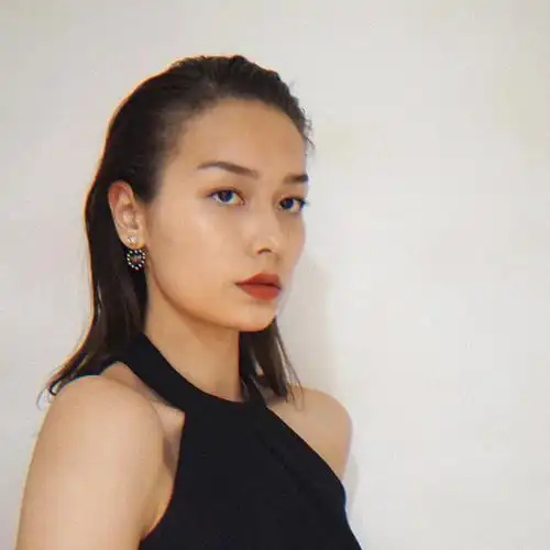 分享私藏已久的宝藏女孩中法混血小姐姐chloe1202妈妈是女作家扫舍