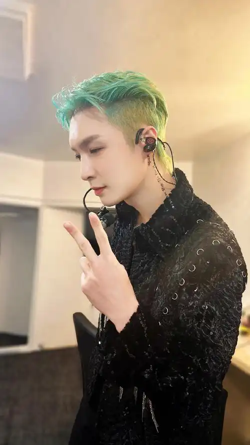 张艺兴薄荷绿发型##张艺兴薄荷绿发型好帅