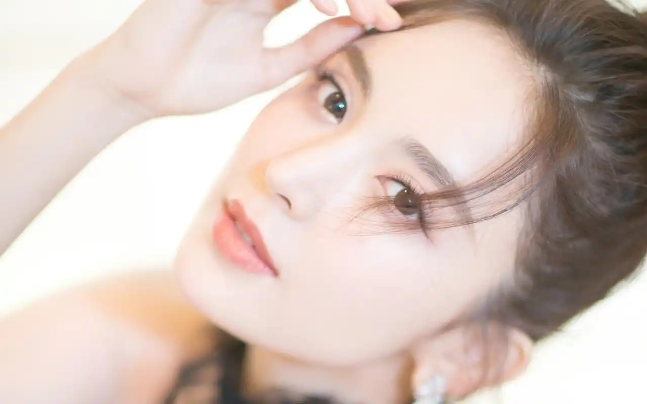 礼服性感图片高清壁纸高清大图预览1920x1200_大陆明星下载_美桌网