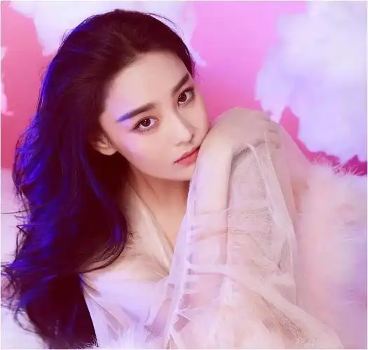 吴卓羲的行为让张馨予感到不满,他已经被媒体拍到恋爱实锤,但却不愿