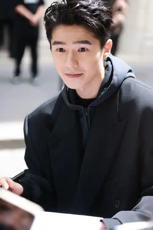 刘昊然露额头好帅