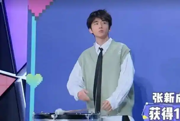 张新成弹棉花一次就成功,有谁注意嘉宾席的反应?