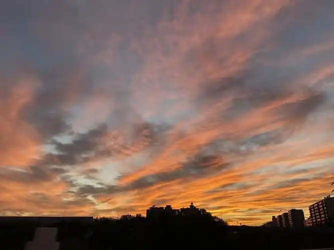 北京傍晚现迷人橙色晚霞