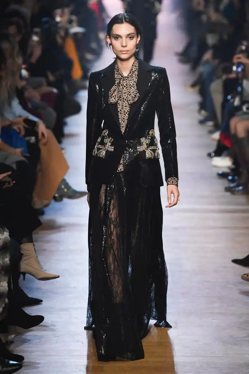 模特美图:elie saab 秋冬时装秀,更显万般柔美风情