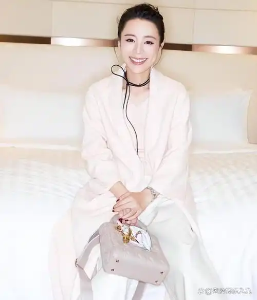 学霸张静初,在内娱"扮猪吃老虎"