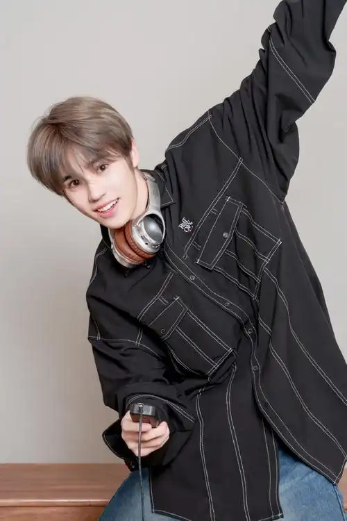 姚景元超话91#元气万花筒#在这个四年一度的日子特此奉上更多摄影师