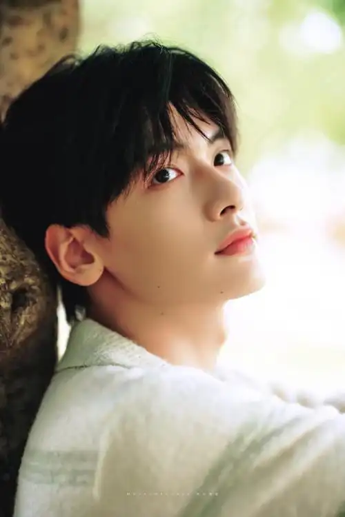 翟潇闻 二五风扬花信可至