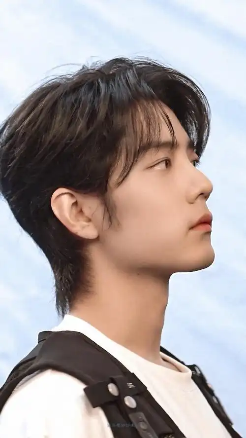 肖战##肖战平安喜乐#这侧脸,,,绝鲨