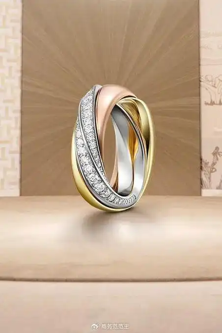 郭晶晶过年戴金色猎豹项链,龙年戴什么珠宝,好运又?