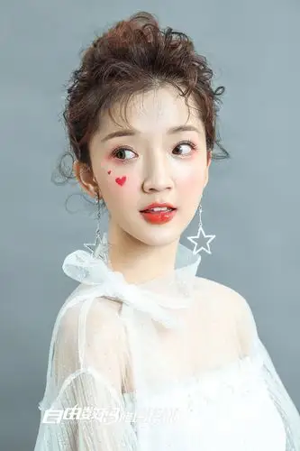 自由数码培训陈畅的化妆造型作品《甜美可爱妆面》