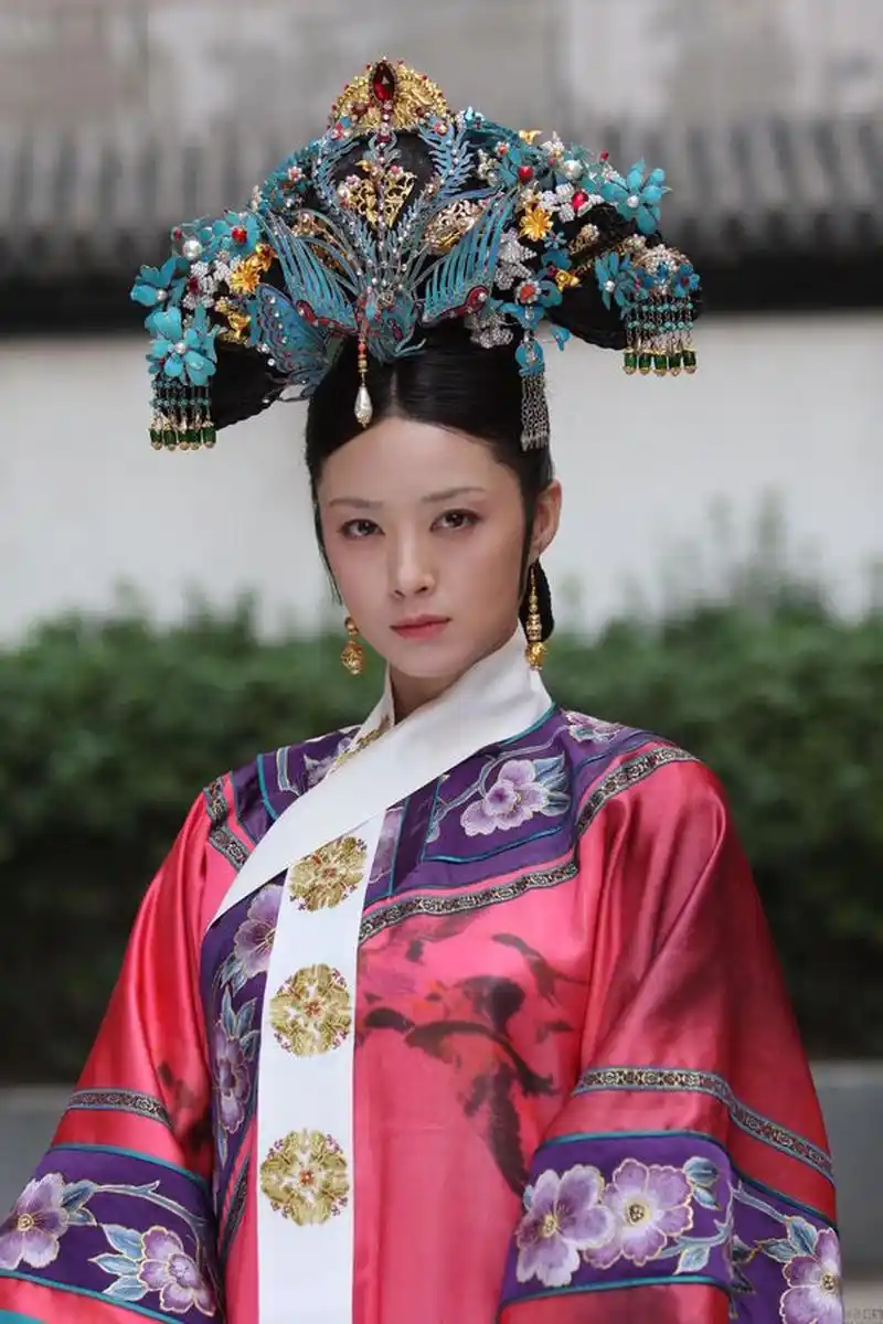 明星古风造型# #古典国风美人# 还记得蒋欣饰演华妃的点翠旗头造型吗