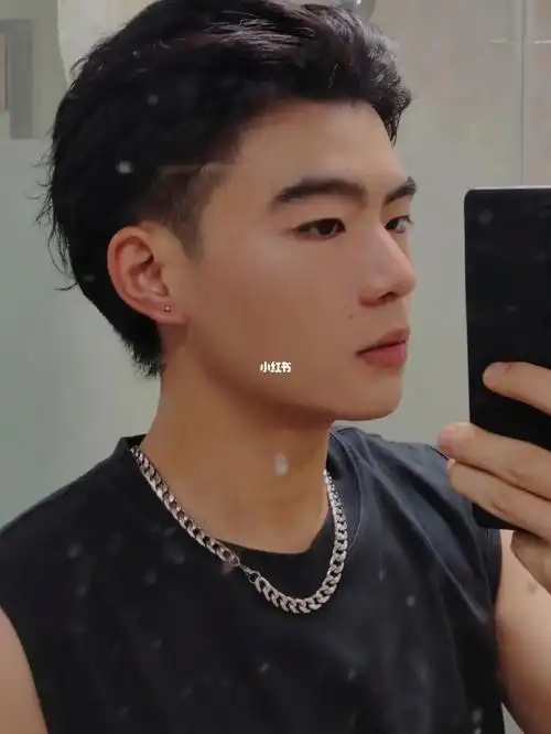 突然想搞一个背头,姐妹们,我男装好看吗,能cos小栗旬吗#男大学生  #被