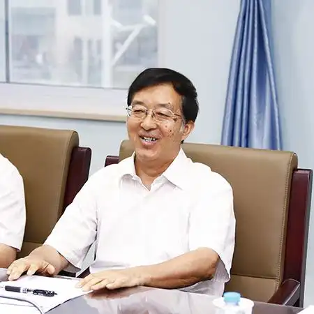 李维一主持座谈会