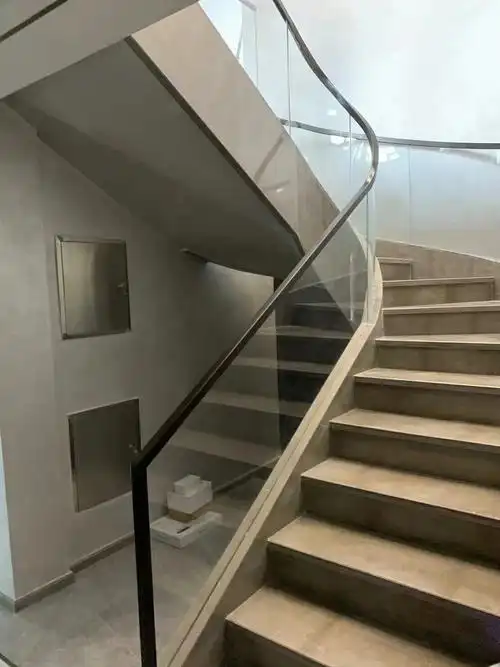 承做各类实木楼梯扶手 玻璃扶手 橱柜批发油烟机 燃气灶电焊钢架等