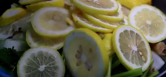 怪不得饭店里的柠檬凤爪那么好吃,诀窍都在这里,酸辣入味又开胃