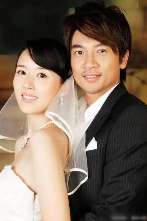 近日,有传言称苏有朋已经秘密结婚多年,妻子是她的助理艾米.