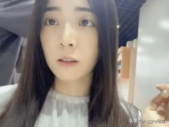 余霜素颜曝光颜值趋近普通人但74部视频还是让人心动