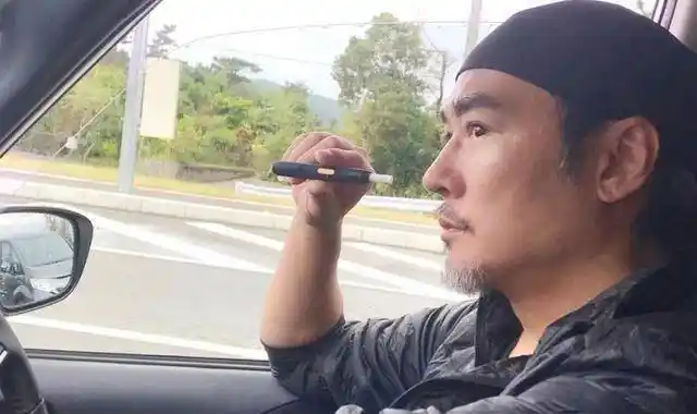 的确,大多数拍惯了古装剧的演员都会面临脱发的困境,焦恩俊也不例外.