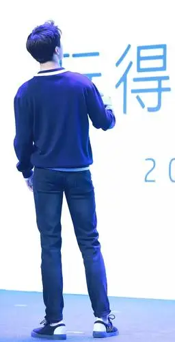 杨洋背影集合,要看就看个够