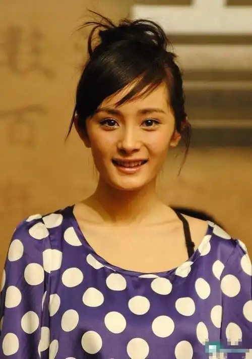 杨幂成名前素颜照