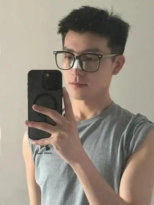 90后男生别乱剪发型了,这3款造型干净帅气,很适合在夏天剪!