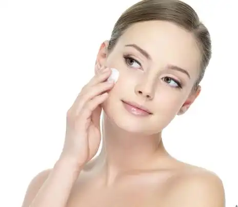 漂亮皮肤白皙的女孩,如果满脸的晒斑,雀斑,黄褐斑等,也算不上美女了