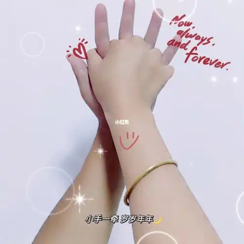 花式手势秀恩爱不露脸情侣照片